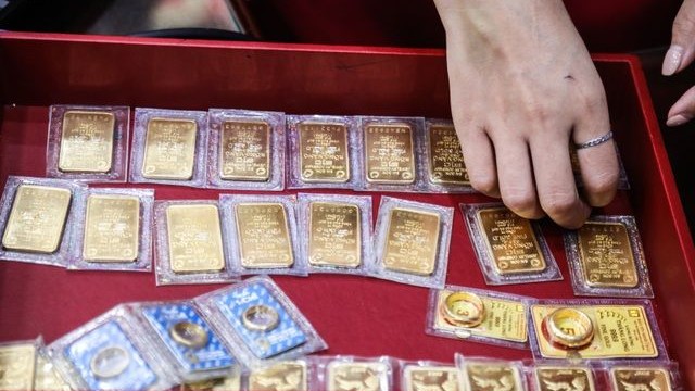 Giá vàng trong nước lại tăng dựng đứng, sắp chạm 59 triệu đồng/lượng