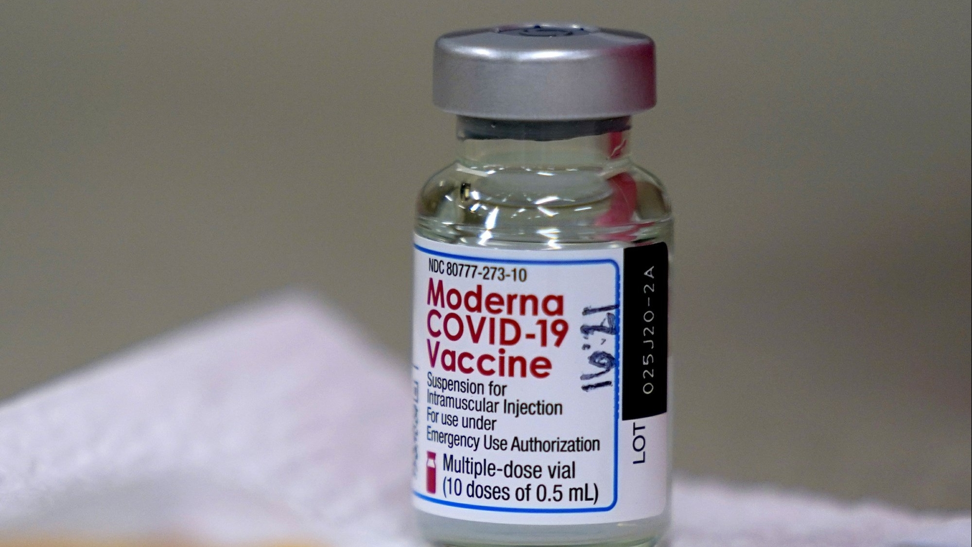 Moderna đạt doanh thu trên 4 tỷ USD nhờ vaccine Covid-19