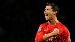 Ronaldo gây 'bão' chuyển nhượng, cuộc tái ngộ sau 12 năm và nhận lương cao nhất MU