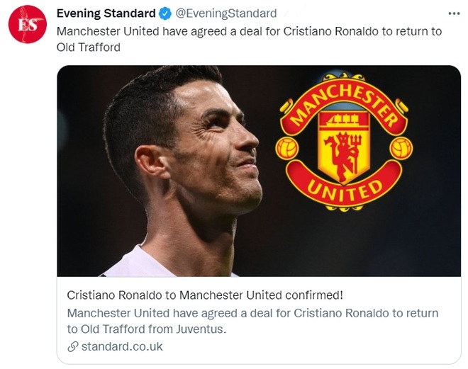 Evening Standard xác nhận thông tin Man Utd đạt được thỏa thuận với Juventus để đưa CR7 trở lại Old Trafford, kèm hỉnh ảnh CR7 đang mỉm cười nhìn lên logo của CLB.