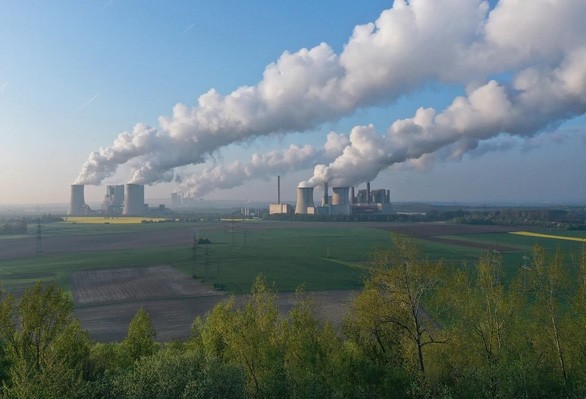 Khói bốc lên từ một nhà máy nhiệt điện than ở Đức - Ảnh: Getty
