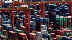 Xuất khẩu của Trung Quốc tăng vượt dự kiến
