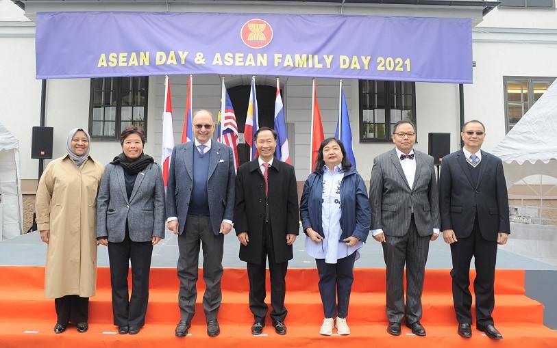 Đại sứ các nước ASEAN và Quốc Vụ khanh Bộ Ngoại giao Thụy Điển.