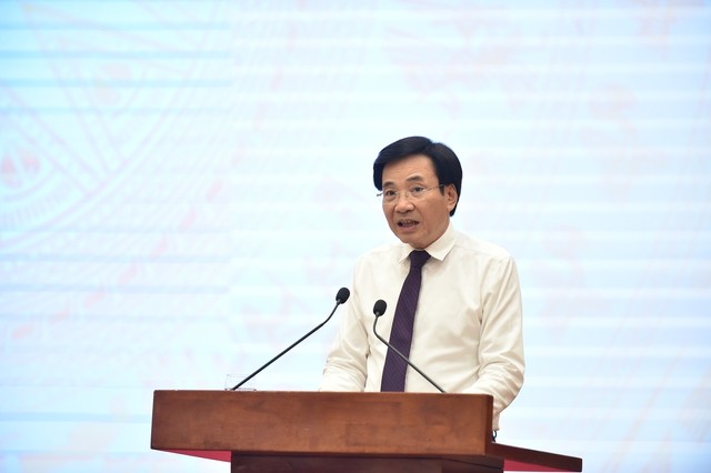 Bộ trưởng, Chủ nhiệm Văn phòng Chính phủ Trần Văn Sơn, Người phát ngôn của Chính phủ, chủ trì buổi họp báo Chính phủ thường kỳ tháng 8/2022. (Ảnh: 
