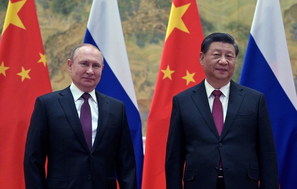 Tổng thống Nga Vladimir Putin (trái) gặp Chủ tịch Trung Quốc Tập Cận Bình vào tháng 2-2022 ở Bắc Kinh. (Nguồn: AFP)