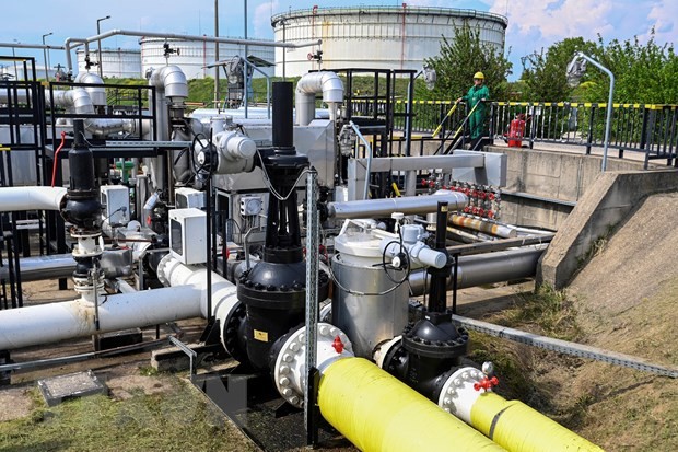 Trạm tiếp nhận của hệ thống đường ống dẫn dầu Druzhba giữa Hungary và Nga ở gần thị trấn Szazhalombatta, Hungary. (Nguồn: AFP)