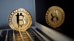 Tiền điện tử hôm nay 6/10: Bitcoin 'dè dặt', thị trường tiền ảo 'nín thở' theo dõi bệnh tình ông Trump