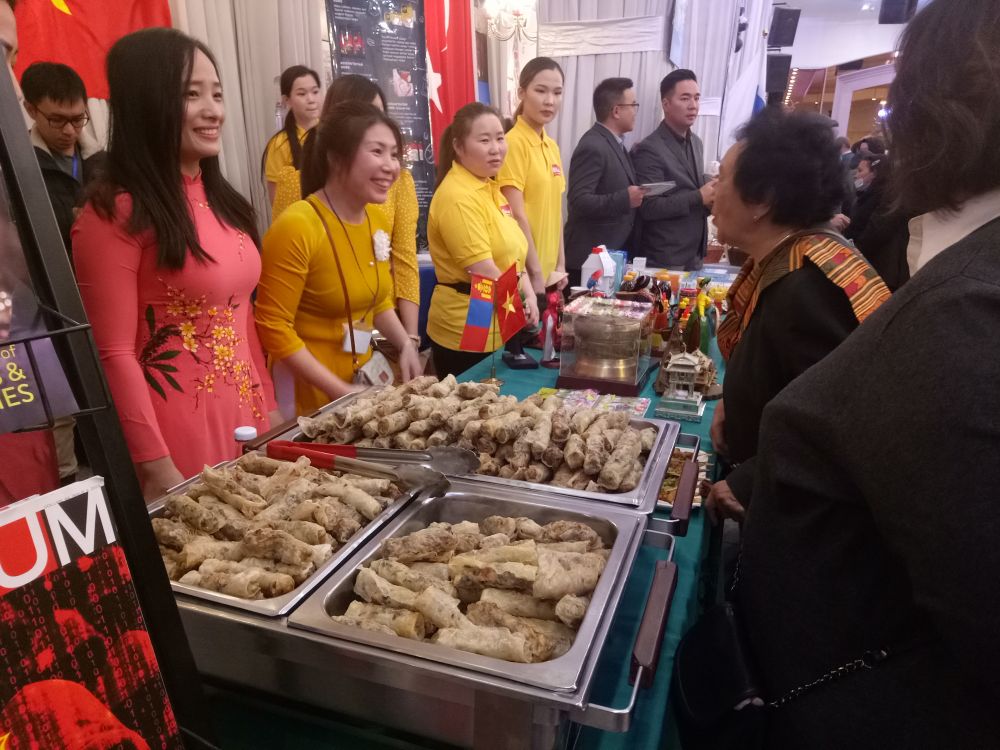 Dấu ấn Việt Nam tại hội chợ từ thiện ở Mông Cổ