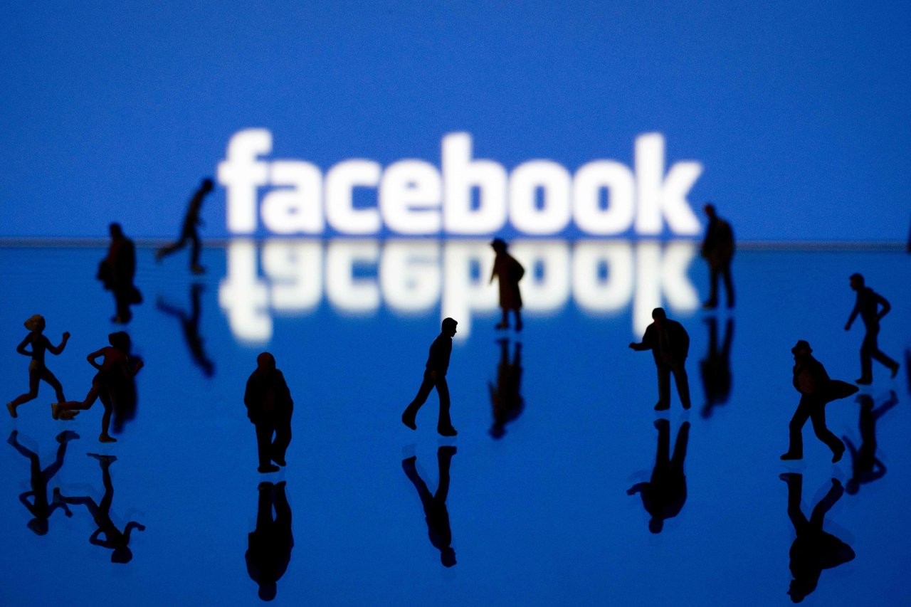 Sau nhiều giờ gián đoạn trên toàn cầu, Facebook 'hồi sinh', cổ phiếu 'bay hơi' 5%
