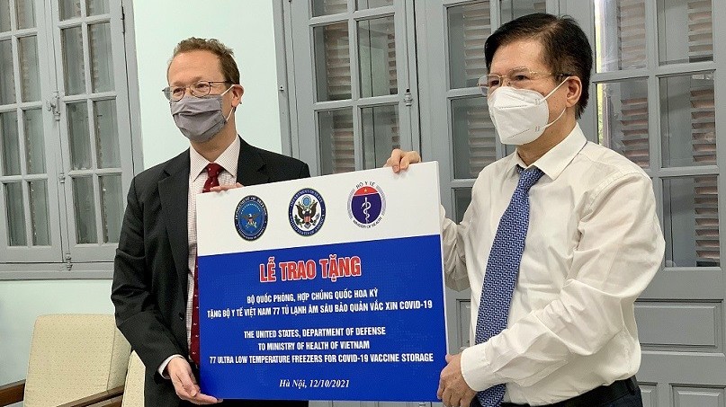 Việt Nam tiếp nhận tủ lạnh âm sâu từ Mỹ để lưu trữ vaccine Pfizer