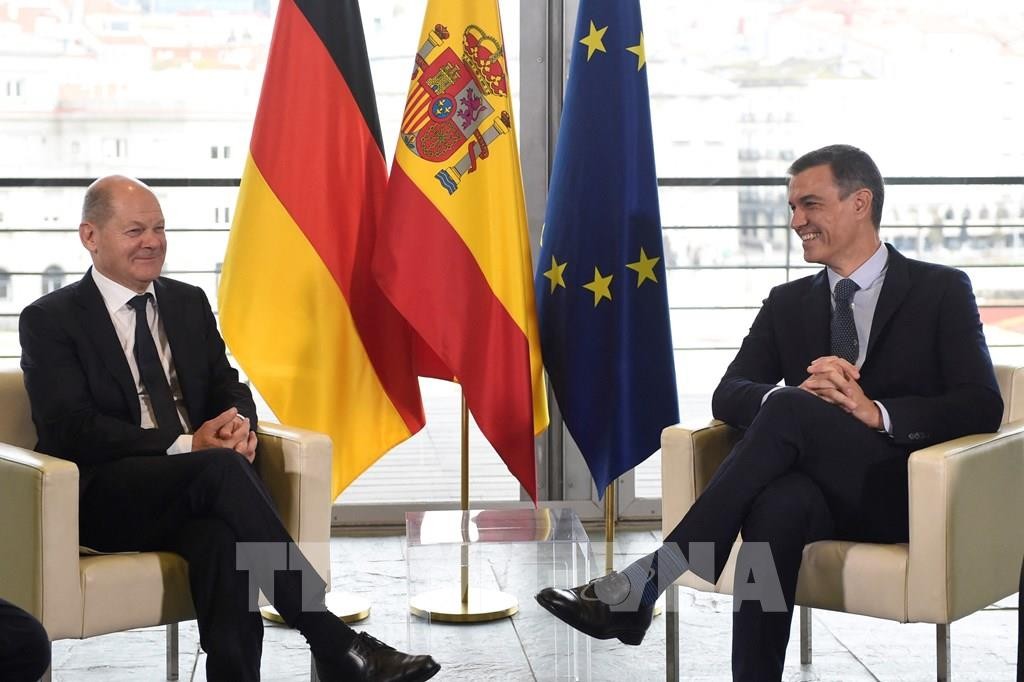 Gác lại những khác biệt, Đức và Tây Ban Nha 'bắt tay' xây dựng đường ống dẫn khí đốt mới