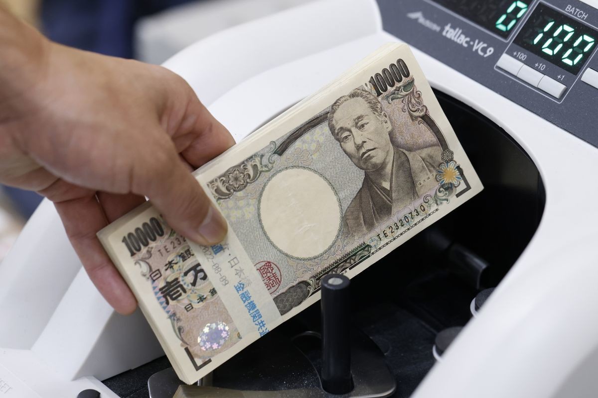 Nhật Bản: Tiền lương giảm liên tiếp vì lạm phát, người dân có thể phải 'thắt lưng buộc bụng'