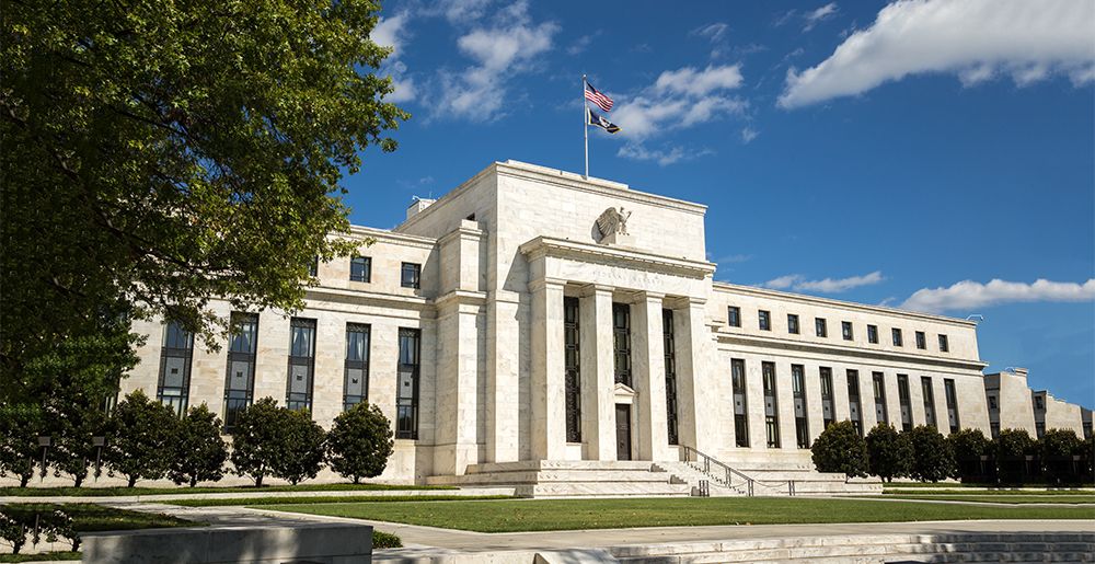 Fed cam kết tiếp tục giữ lãi suất cho vay thấp và tăng cường mua trái phiếu chính phủ