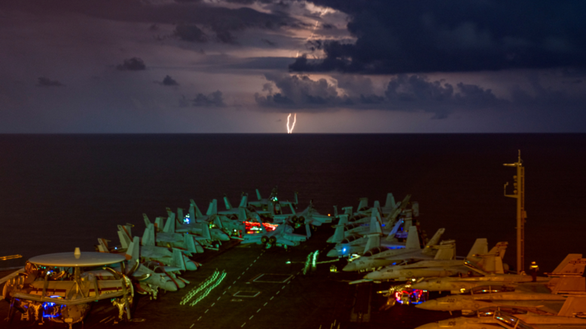 àu sân bay USS Nimitz của Hải quân Mỹ trong ảnh chụp ngày 4-7-2020 - Ảnh: REUTERS