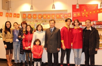 Đại sứ Nguyễn Anh Tuấn tham gia Hội chợ từ thiện lần thứ 27 tại Kiev, Ukraine