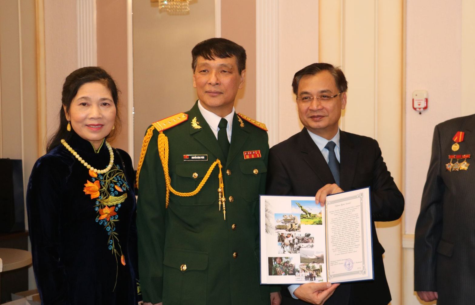 Long trọng kỷ niệm 75 năm Ngày thành lập Quân đội Nhân dân Việt Nam tại Ukraine