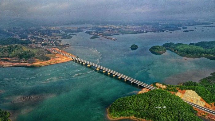 quang ninh lam du lich bai ban niu chan du khach