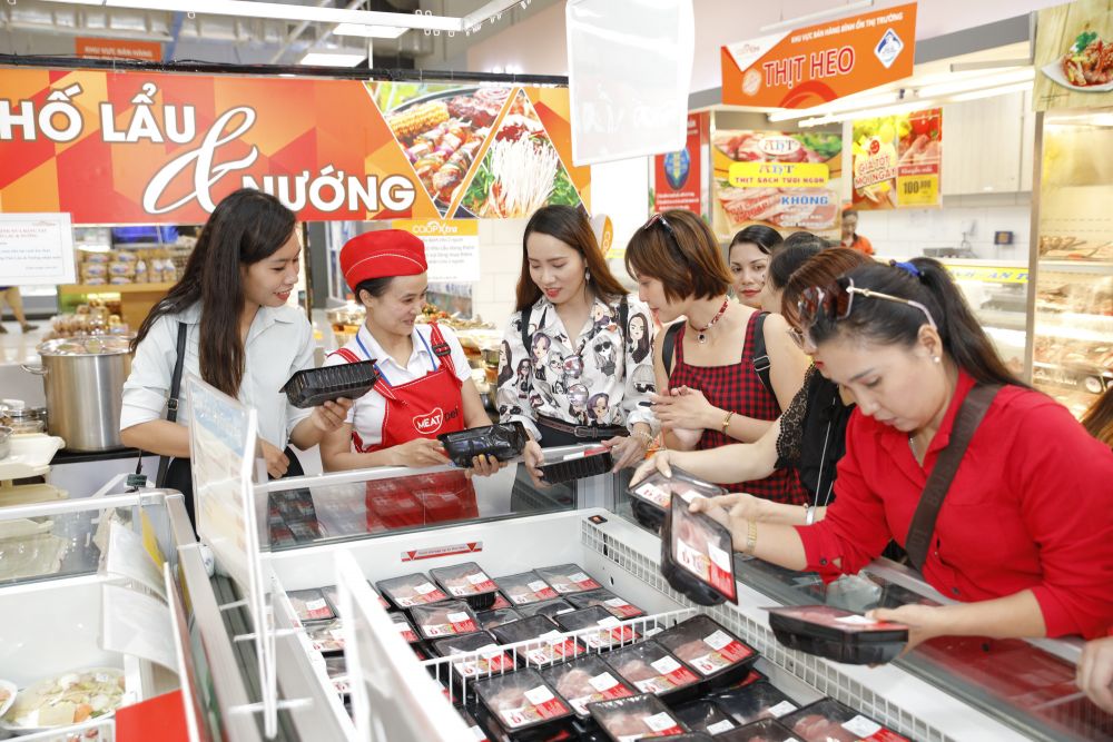 Giá heo hơi hôm nay 6/2: Giá heo liên tục đi xuống, giảm tới 5.000 đồng/kg thương lái vẫn không mặn mà
