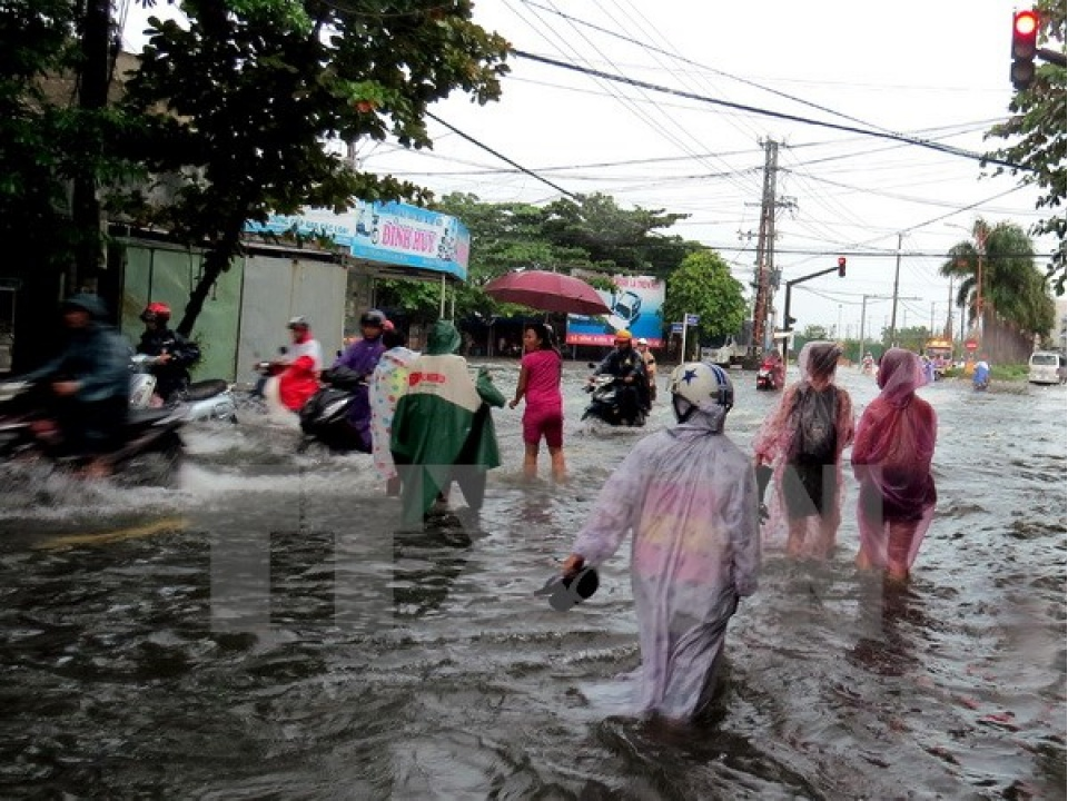 Cảnh báo lũ lớn kéo dài, ngập lụt sâu từ Quảng Nam đến Phú Yên
