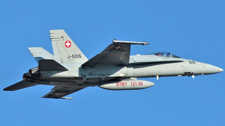 Bảo vệ không phận, Thụy Sỹ đưa F/A-18 vào trực chiến