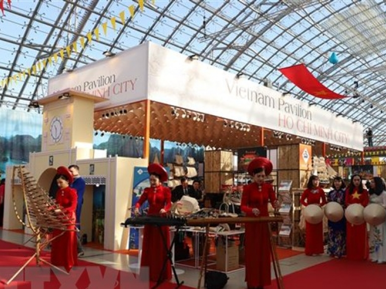 Gian hàng Việt Nam nổi bật ở Hội chợ triển lãm hàng đầu tại Đức