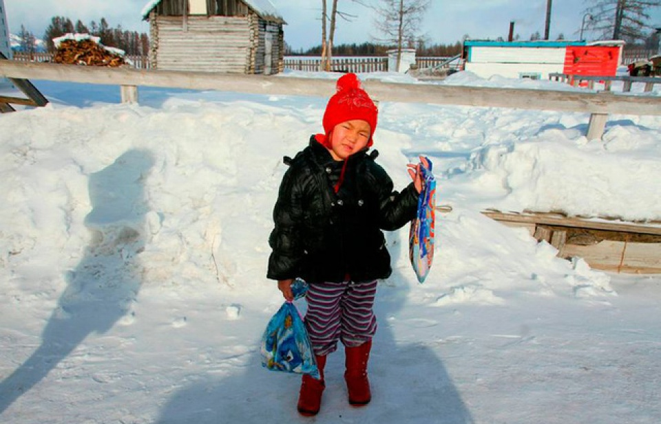 Bé 4 tuổi dũng cảm vượt sông băng giữa trời -24 độ C để cứu bà