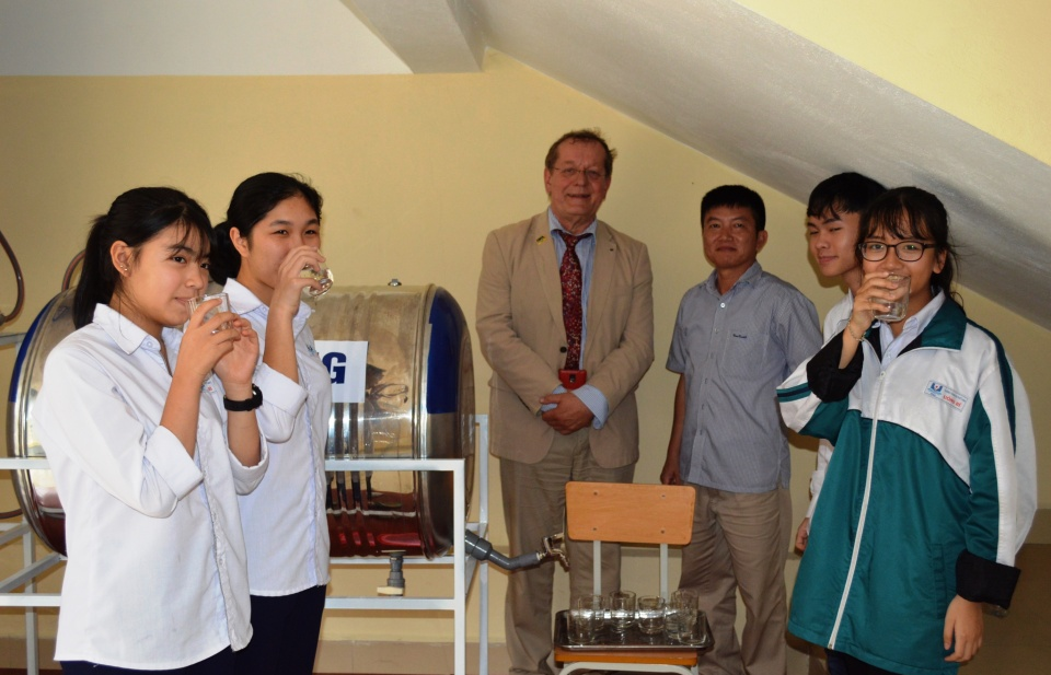Bang Hessen tặng máy lọc nước và học bổng cho học sinh Quảng Ninh