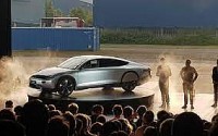 Nhà máy ô tô điện siêu khủng bằng 100 sân bóng khánh thành tại bang Texas, Mỹ