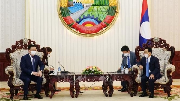 Lao PM applauds partnerships between Vietnamese, Lao ministries