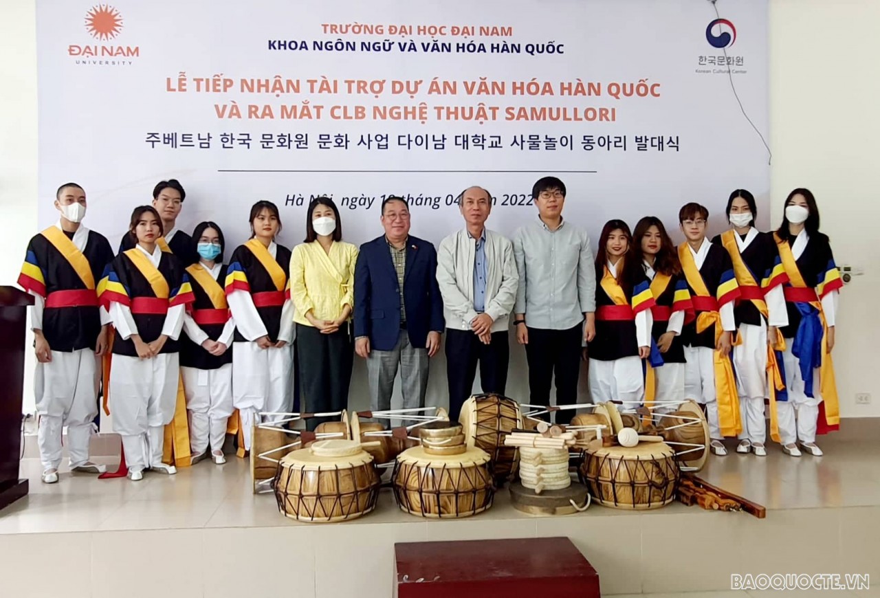 Lễ Trao tặng bộ gõ Samulnori truyền thống Hàn Quốc cho trường Đại học Đại Nam trang trọng và ý nghĩa