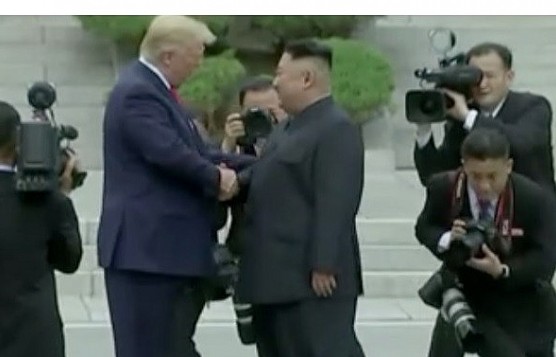 Donald Trump là Tổng thống Mỹ đương nhiệm đầu tiên đặt chân tới Triều Tiên