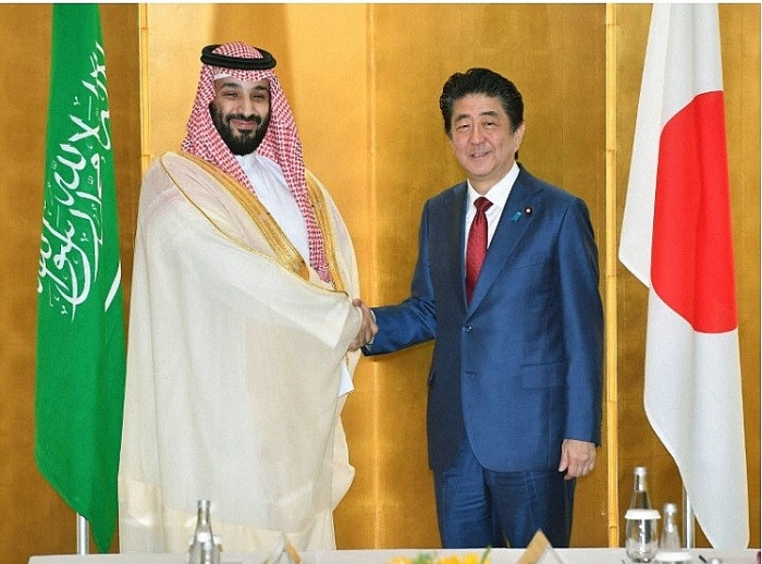 thu tuong nhat ban va thai tu saudi arabia thao luan tinh hinh trung dong