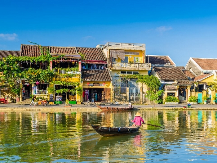 Với phong cảnh đẹp như tranh vẽ và kiến trúc cổ kính, Hội An là một điểm đến thú vị mà bạn không thể bỏ qua khi đến Việt Nam. Những tòa nhà cổ và các con phố đáng yêu sẽ khiến bạn cảm thấy đã trở về thời gian ngọt ngào.