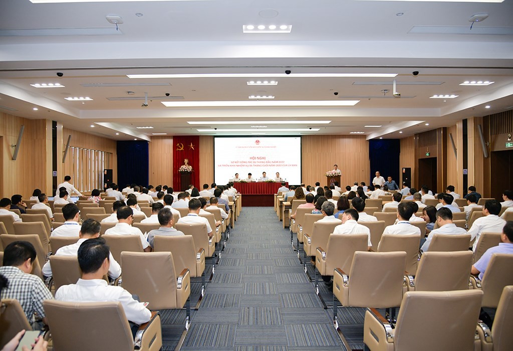 Total revenue of groups, corporations hits nearly 900 trillion VND