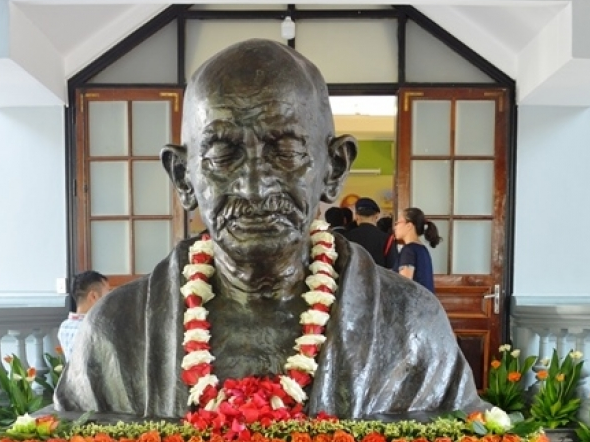 Khánh thành tượng Mahatma Gandhi giữa lòng Hà Nội