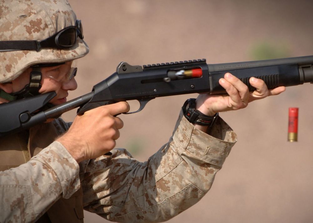 'Đập hộp' phiên bản dân dụng của dòng súng bán tự động M1014