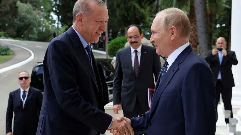 Phương Tây 'nóng mặt' vì quan hệ hợp tác kinh tế Nga-Thổ Nhĩ Kỳ. Hình ảnh Tổng thống Nga Vladimir Putin và người đồng cấp Thổ Nhĩ Kỳ, Recep Tayyip Erdogan, hôm 5/8. ((Nguôn:  FT)