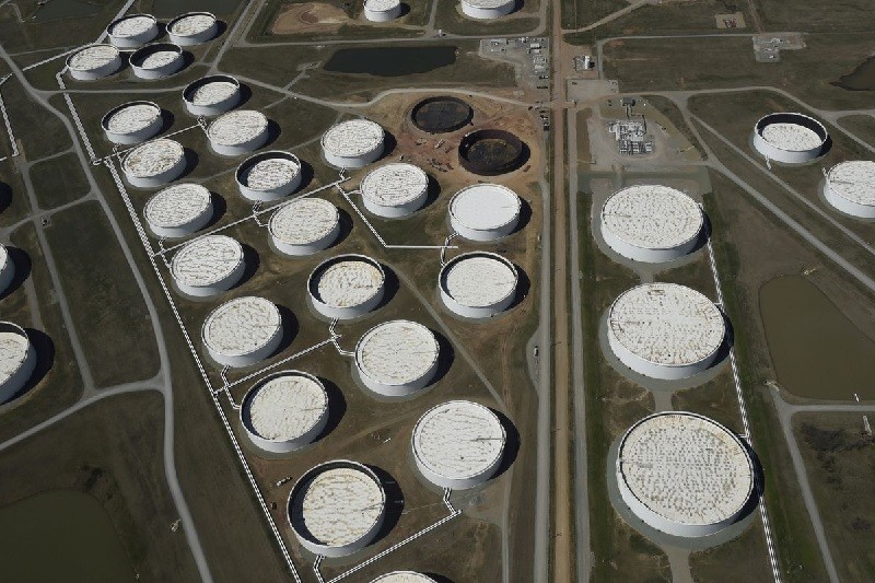Các bể chứa dầu thô được nhìn từ trên cao tại trung tâm dầu khí Cushing, ở Cushing, Oklahoma. (Nguồn: Reuters)