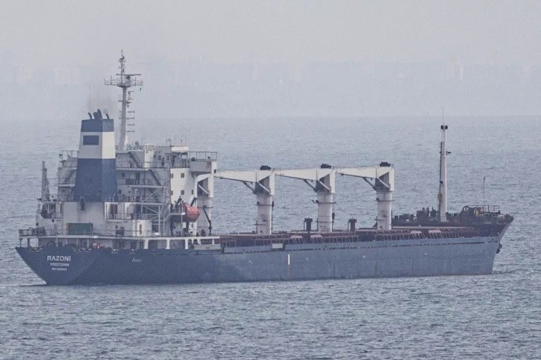 LHQ: Chuyến hàng lúa mỳ Ukraine đầu tiên sẽ khởi hành vào tuần tới. Hình ảnh cho thấy Tàu chở hàng Razoni khởi hành từ cảng Odesa, Ukraine (Nguồn: aljazeera)