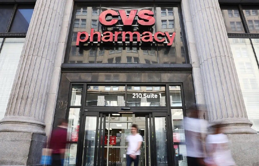 Walmart, Walgreens và CVS chi hơn 650 triệu USD giải quyết cuộc khủng hoảng thuốc giảm đau opioid. Án phạt trên là trường hợp đầu tiên mà các nhà phân phối thuốc giảm đau, thay vì các nhà sản xuất, phải chịu trách nhiệm về cuộc khủng hoảng sức khỏe, (NY Times)