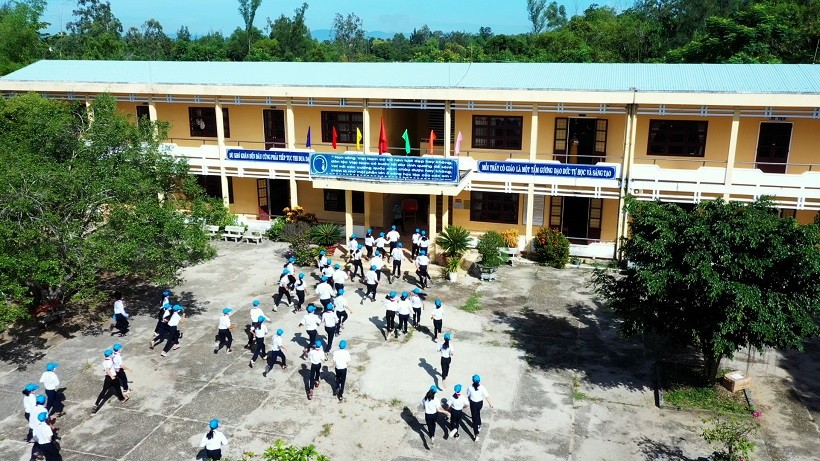 Học sinh, giáo viên và người dân vùng ven biển Quảng Nam tham gia diễn tập ứng phó sóng thần-đa thiên tai