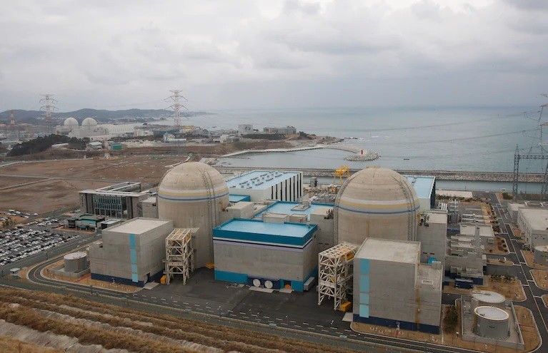 Hàn Quốc giành được hợp đồng xây dựng nhà máy điện hạt nhân tại Ai Cập. Hình ảnh trên là các nhà máy điện hạt nhân, Kori 1, bên phải và Shin Kori 2 ở Ulsan, Hàn Quốc. (Nguồn: Washington Post)