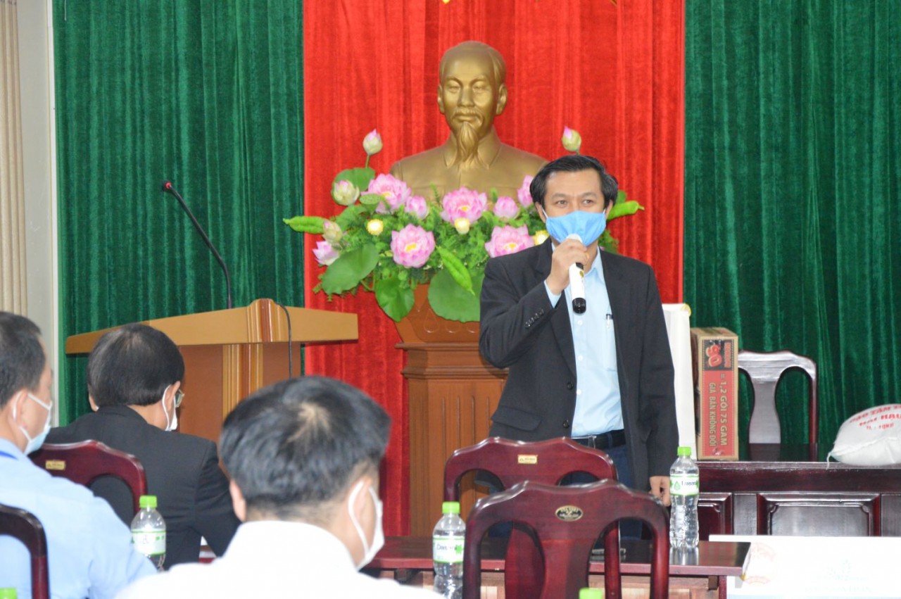 6.	Đại diện Đại sứ quán Lào ngài Tham tán Chanthaphone Khammanichanh đã cảm ơn các đơn vị và dặn dò các sinh viên rằng: “Chính phủ Việt Nam đã và đang làm tốt việc khống chế dịch bệnh. Các sinh viên phải tuân thủ phòng chống dịch bệnh, tuân thủ 5K của Bộ Y tế Việt Nam”.