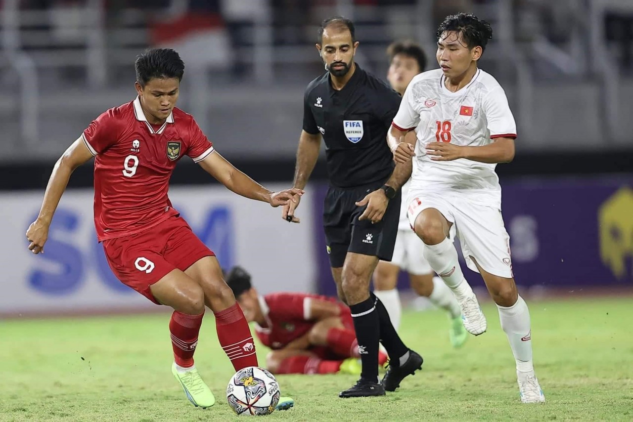 Vietnam earn ticket to 2023 AFC U20 Asian Cup finals despite loss against Indonesia. (Source: laodong)
