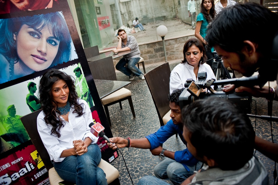 Sau ánh đèn sân khấu Bollywood sau anh den san khau bollywood