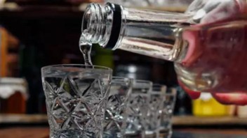 Nga: Ngộ độc rượu khiến 14 người tử vong, giới chức cảnh báo rượu không nguồn gốc