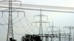 Các nước EU tranh cãi nảy lửa về giá điện