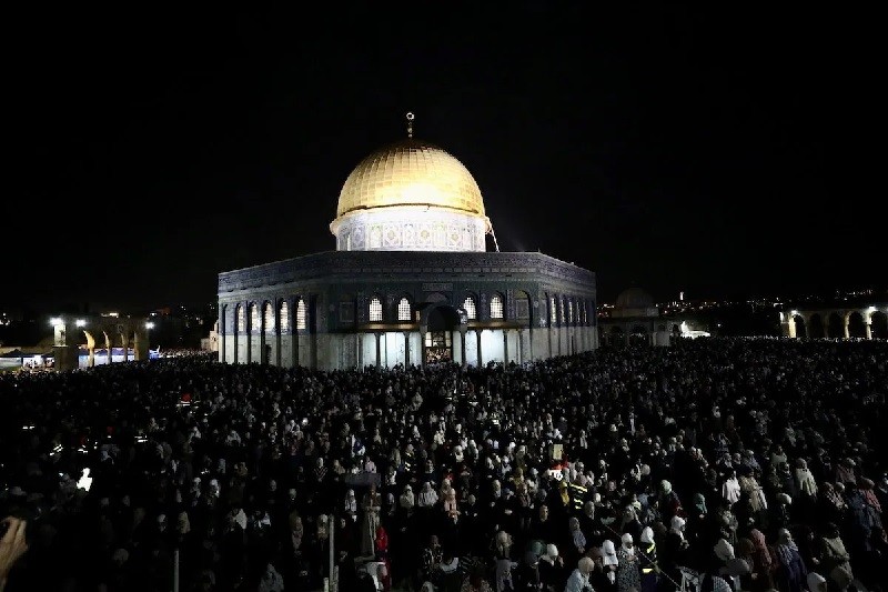 Người Hồi giáo cầu nguyện ở thủ đô Jerusalem. Isreal ( Nguồn: middleeastmonitor) 