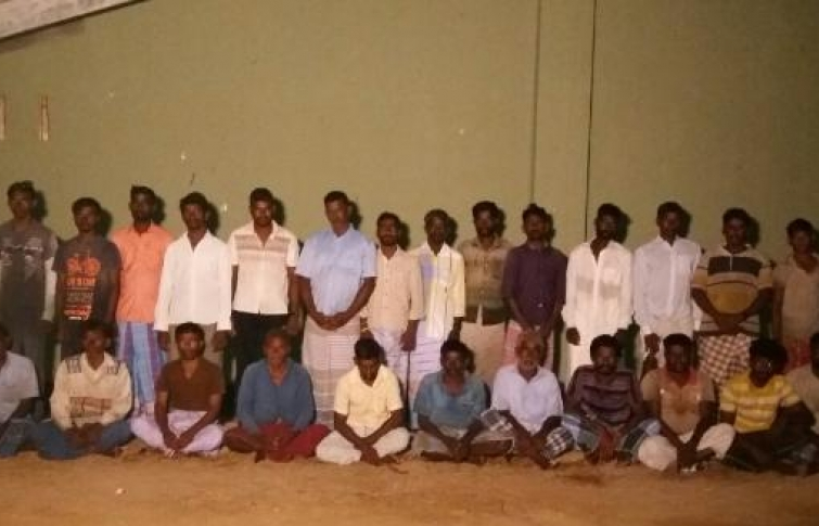 Sri Lanka bắt giữ 27 ngư dân Ấn Độ cùng 4 tàu vi phạm lãnh hải