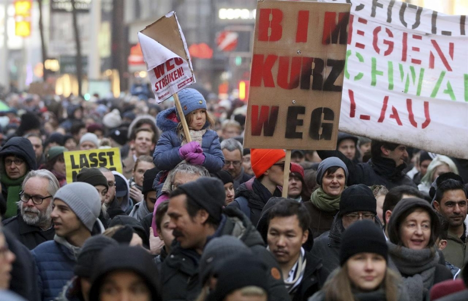 Hàng chục nghìn người biểu tình tại Áo phản đối đảng cực hữu